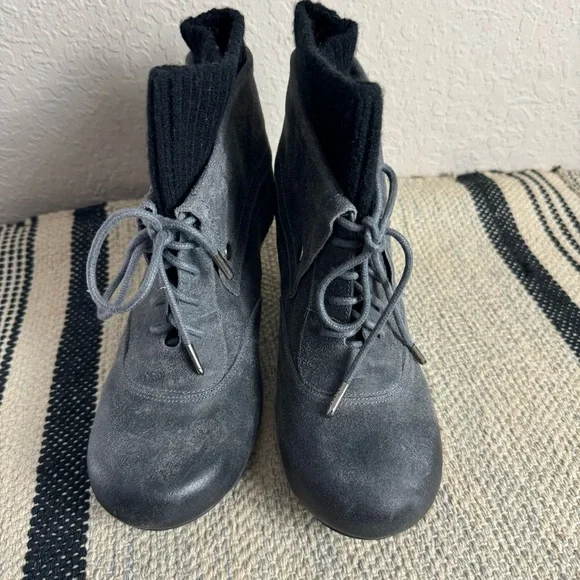 Dr. Scholls Womens Ali Elephant Ankle Boots Gray Suede Leather - Picture 3 of 7